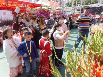 K3 class visit the New Year’s Eve market