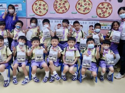 Scouts make Father's Day snacks